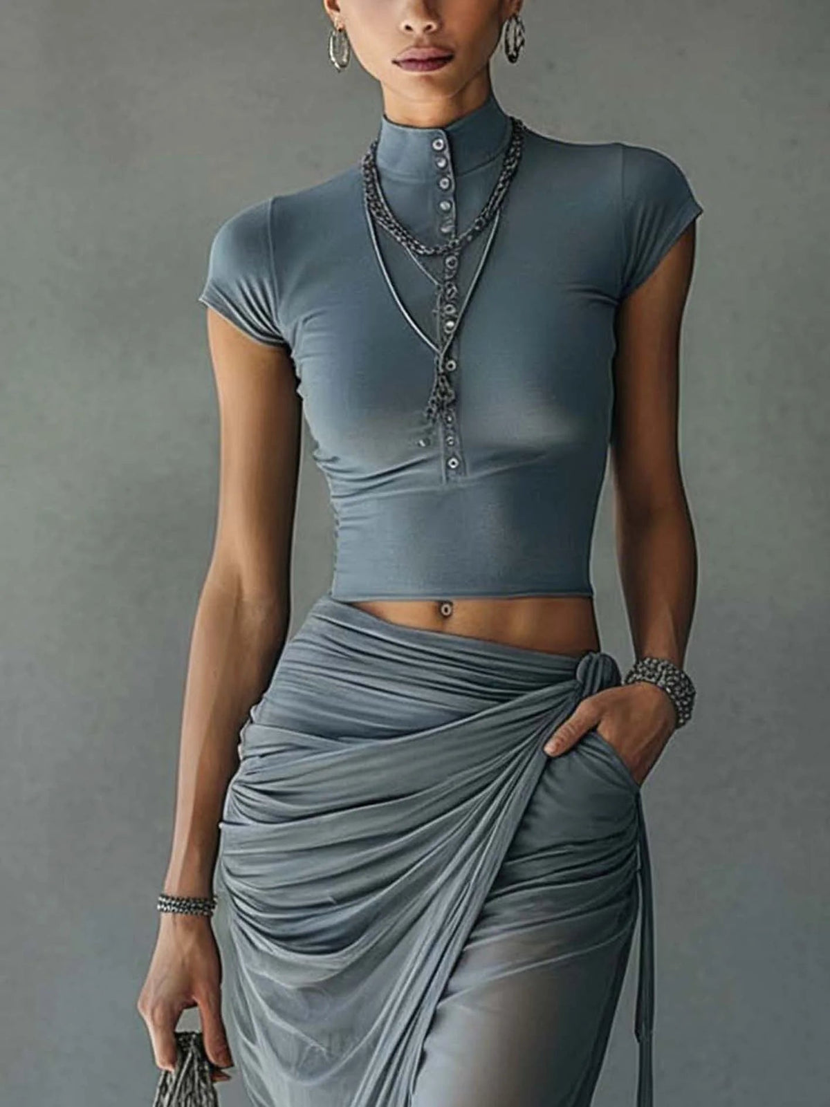Conjunto de Camiseta Azul y Falda Draped en Red