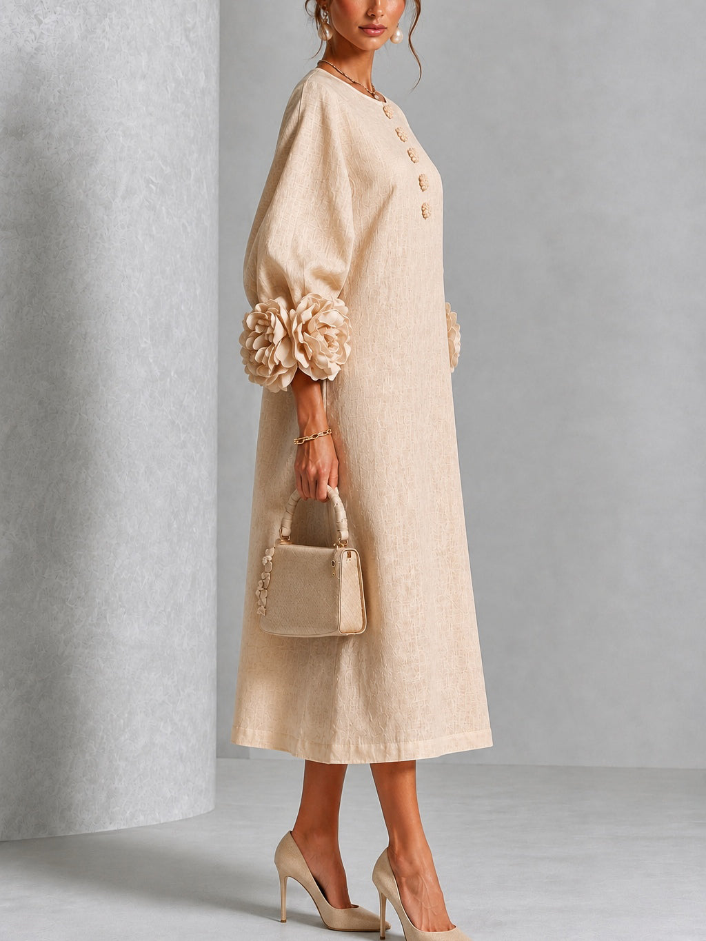 Vestido Midi Beige con Flores, Botones y Mangas Exuberantes