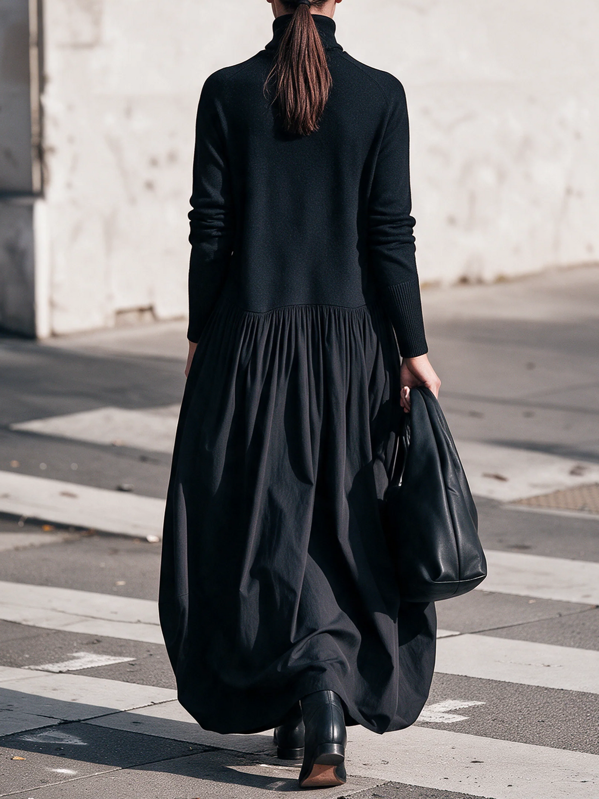 Sara | Vestido Maxi Oversized Negro con Detalle en Bolsillo y Cuello Alto