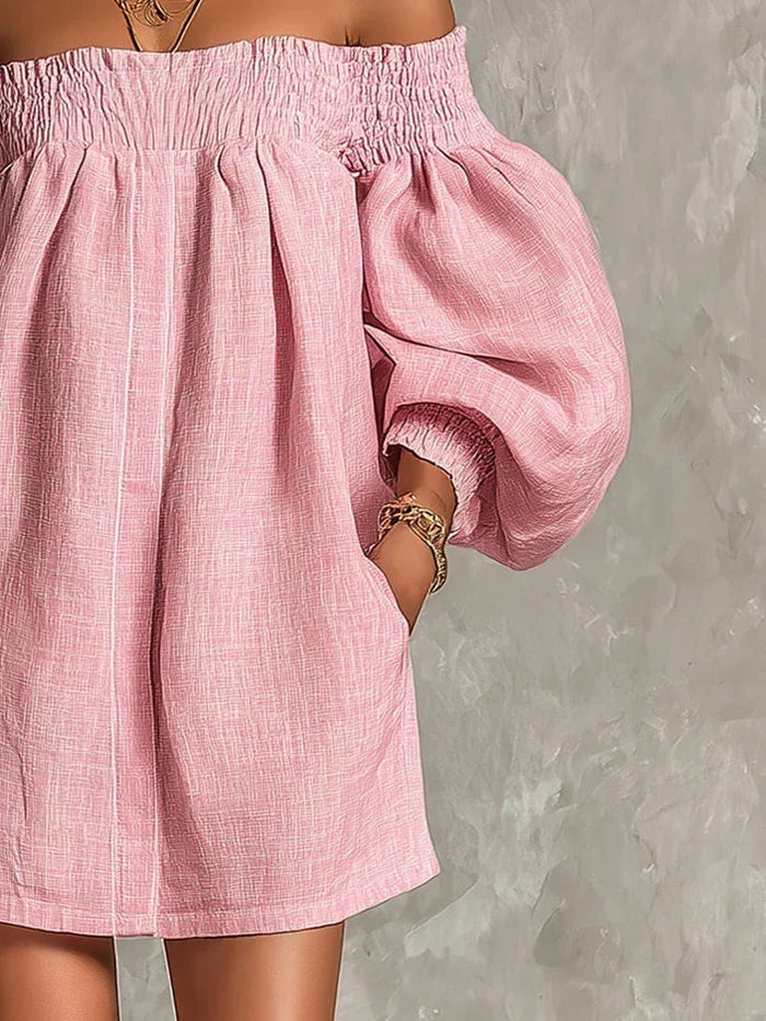 Gisela Vestido Mini Rosa en Línea A con Mangas Farol y Hombros al Descubierto